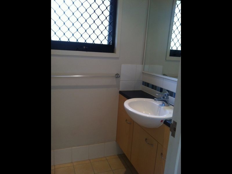 2/8 Sundridge Street, Taringa QLD 4068