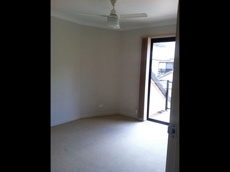 2/8 Sundridge Street, Taringa QLD 4068