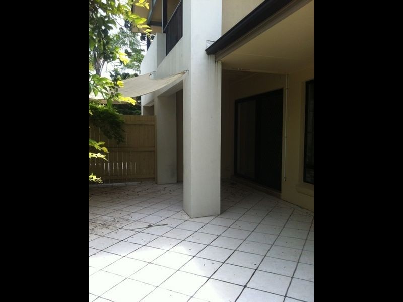 2/8 Sundridge Street, Taringa QLD 4068