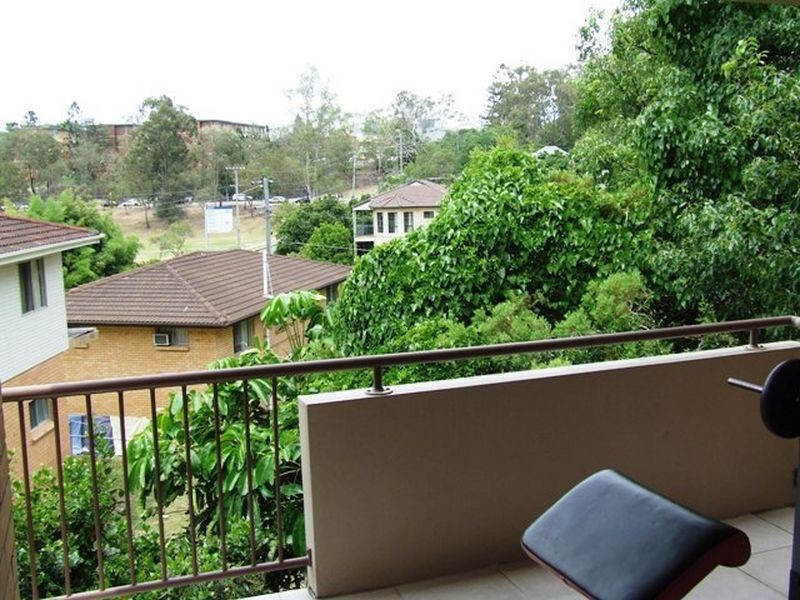 6/225 Carmody Road, St Lucia QLD 4067