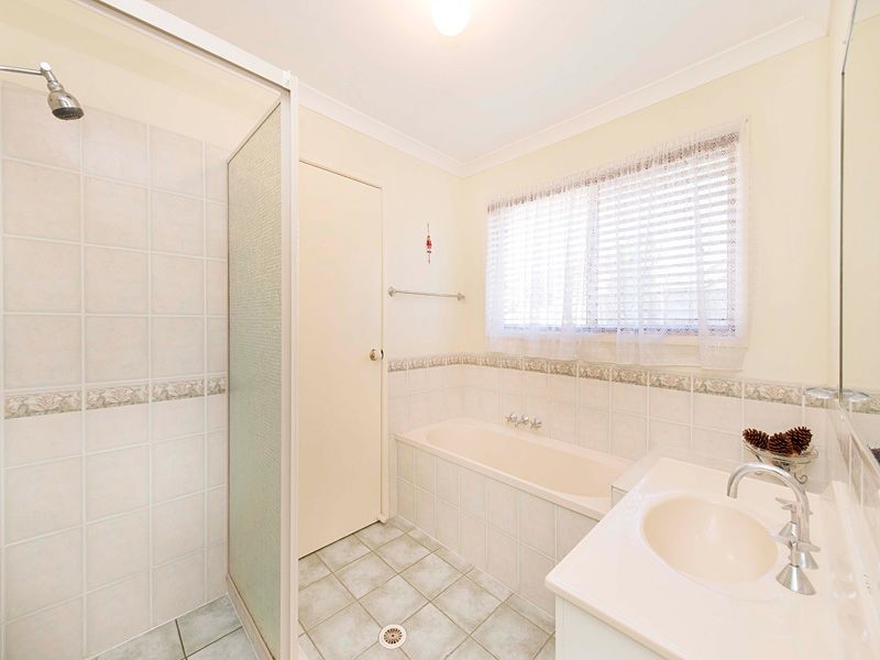 5 Creswick Place, Bellbowrie QLD 4070