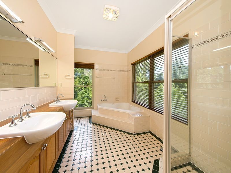 70 Birkin Road, Bellbowrie QLD 4070