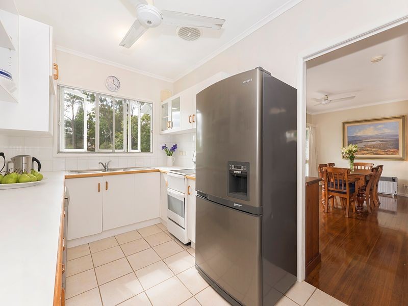3 Crestview Street, Kenmore QLD 4069