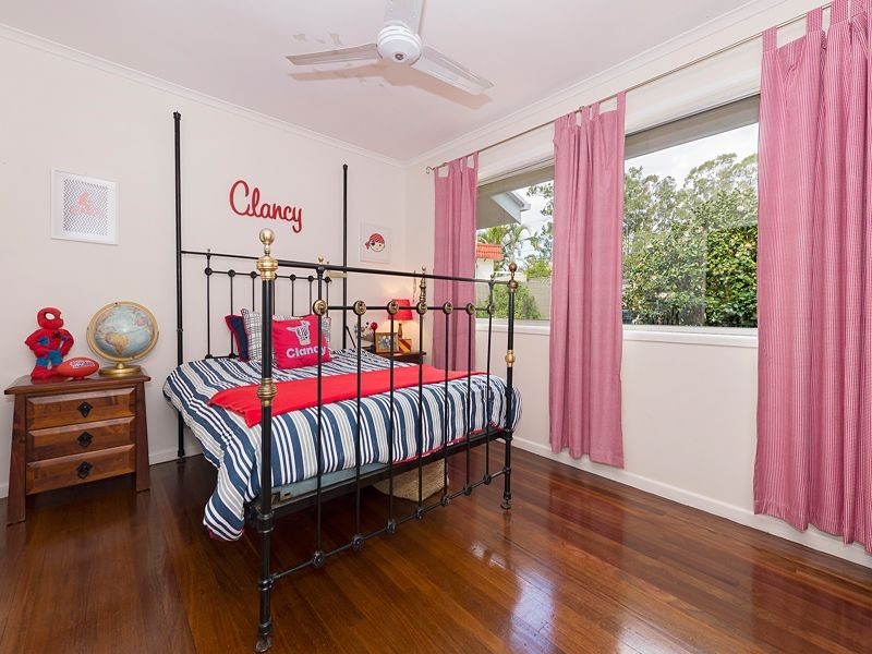 3 Crestview Street, Kenmore QLD 4069