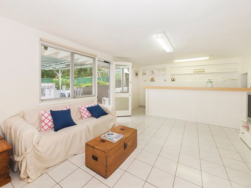 3 Crestview Street, Kenmore QLD 4069