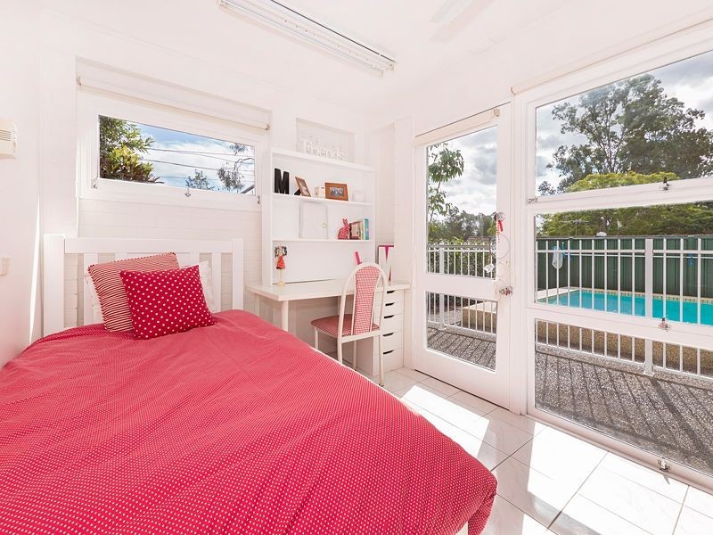 3 Crestview Street, Kenmore QLD 4069