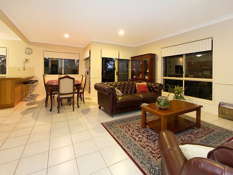 27 Churchill Street, Graceville QLD 4075