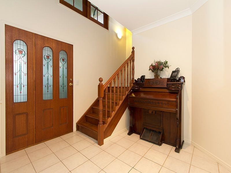 27 Churchill Street, Graceville QLD 4075