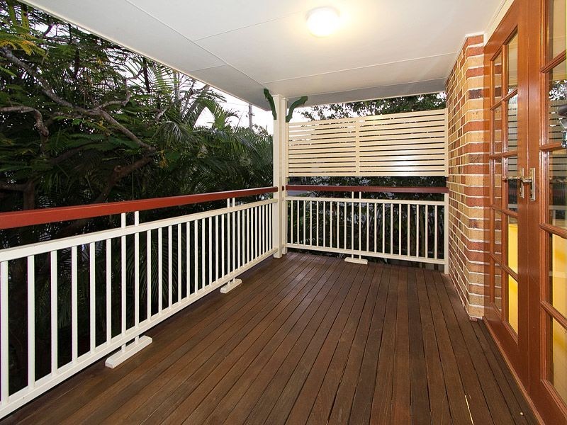 27 Churchill Street, Graceville QLD 4075