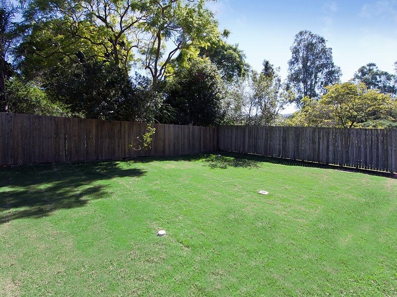 18 Gilruth Road, Kenmore QLD 4069