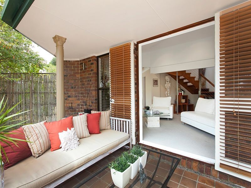 60 Marmindie Street, Chapel Hill QLD 4069