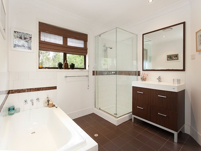 60 Marmindie Street, Chapel Hill QLD 4069