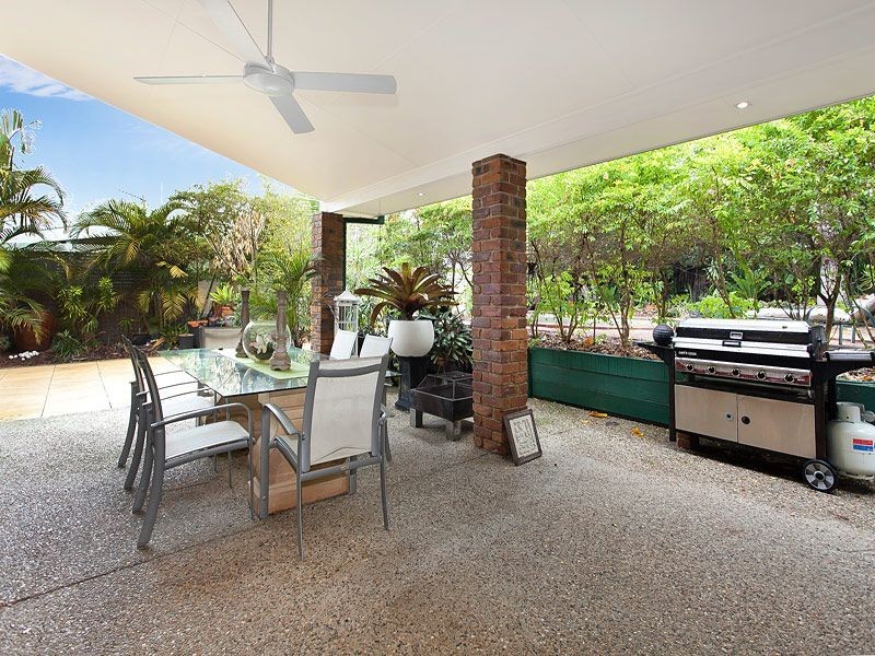 60 Marmindie Street, Chapel Hill QLD 4069