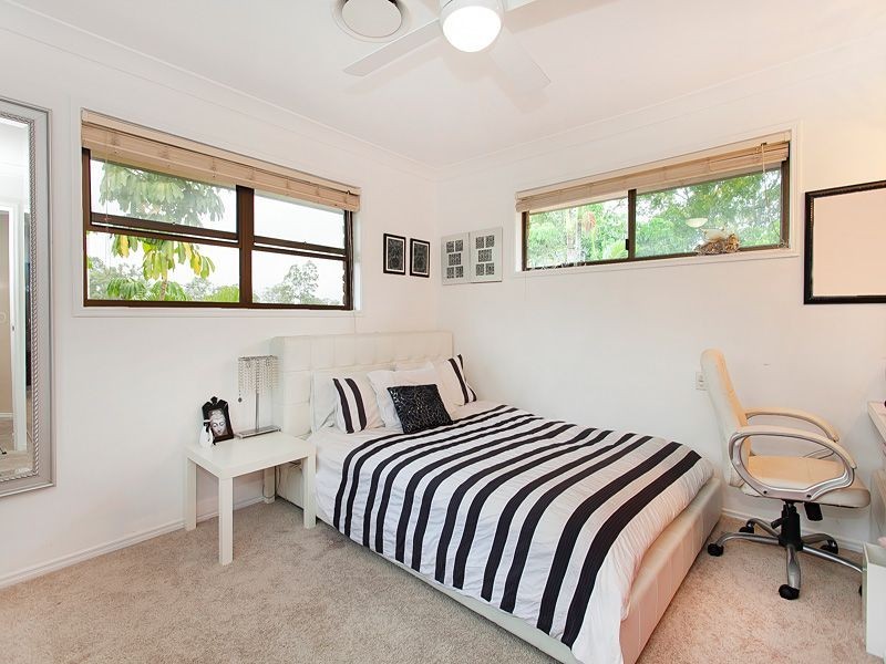 60 Marmindie Street, Chapel Hill QLD 4069