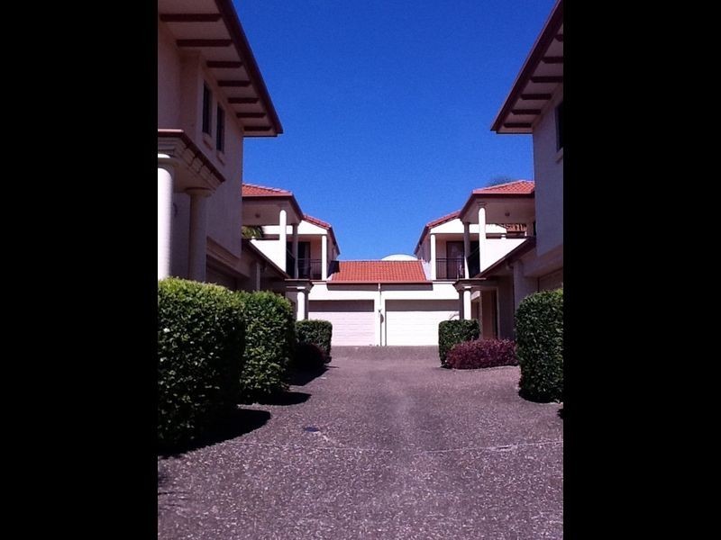 6/12 Grosvenor Road, Indooroopilly QLD 4068