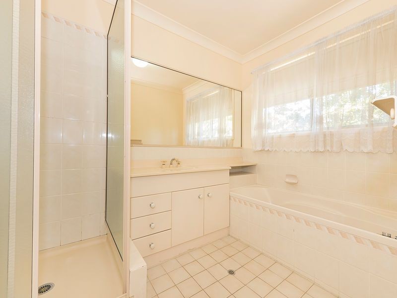 8 Wattlebrush Close, Bellbowrie QLD 4070