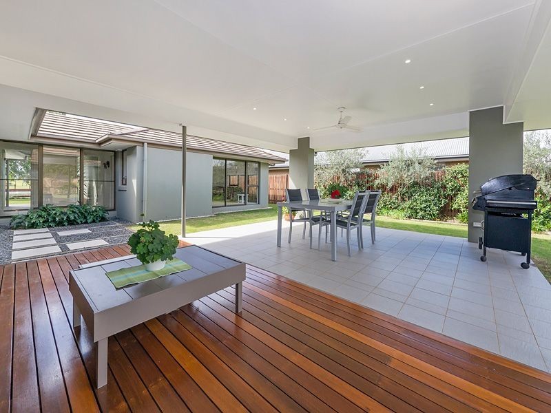 12 Sanctuary Way, Moggill QLD 4070