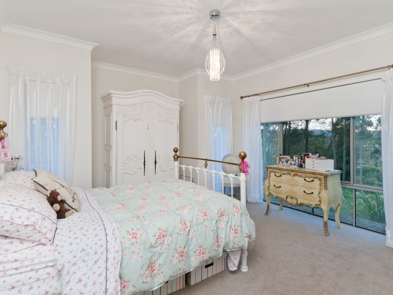 35 Lancewood Place, Moggill QLD 4070