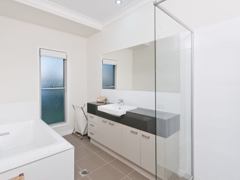 35 Lancewood Place, Moggill QLD 4070