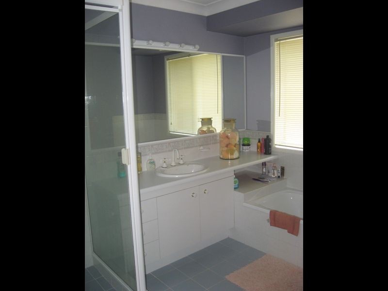 10 Taralye Place, Chapel Hill QLD 4069