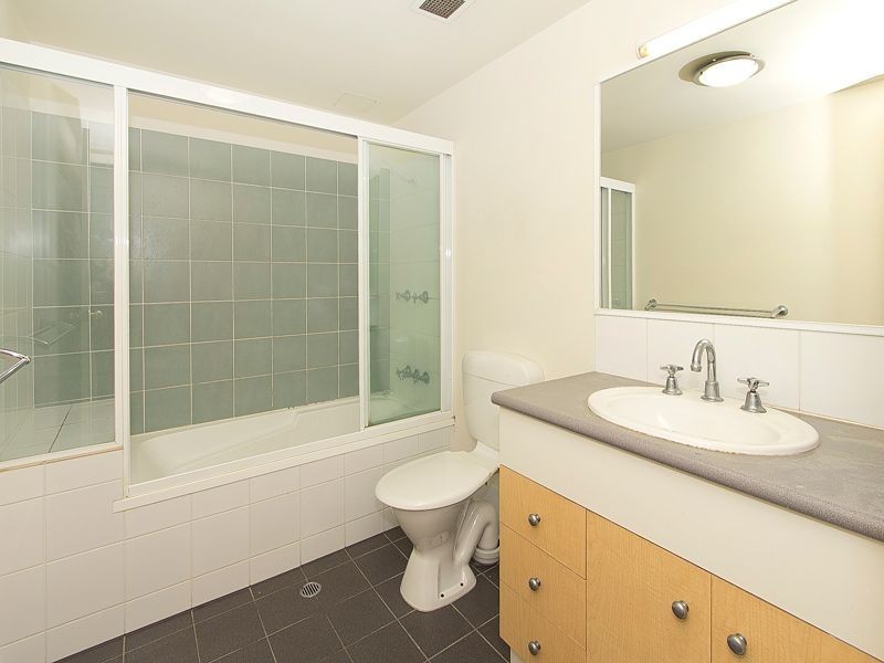86/300 Sir Fred Schonell Drive, St Lucia QLD 4067