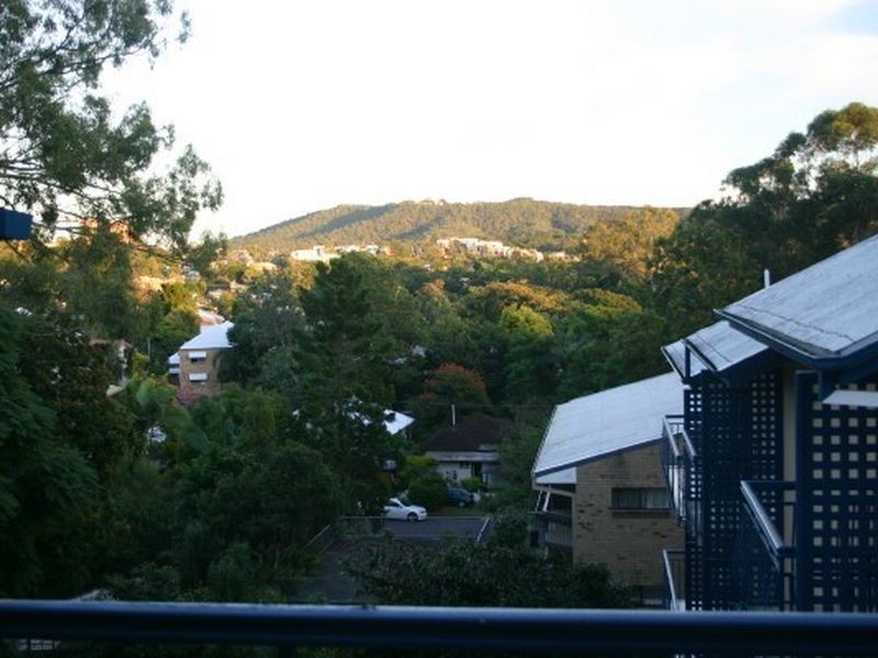 3/2-4 Moore Street, Taringa QLD 4068