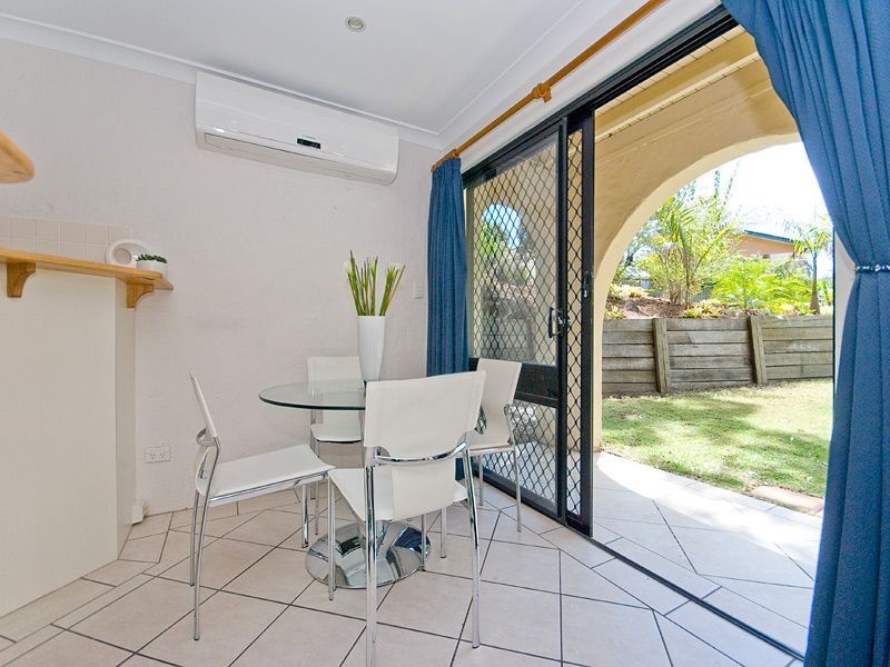 8 Neptune Street, Chapel Hill QLD 4069