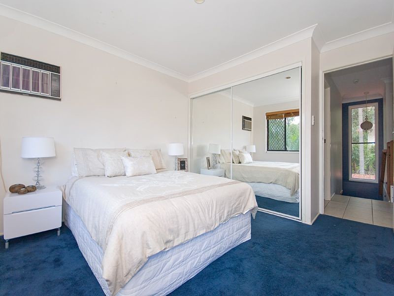 8 Neptune Street, Chapel Hill QLD 4069