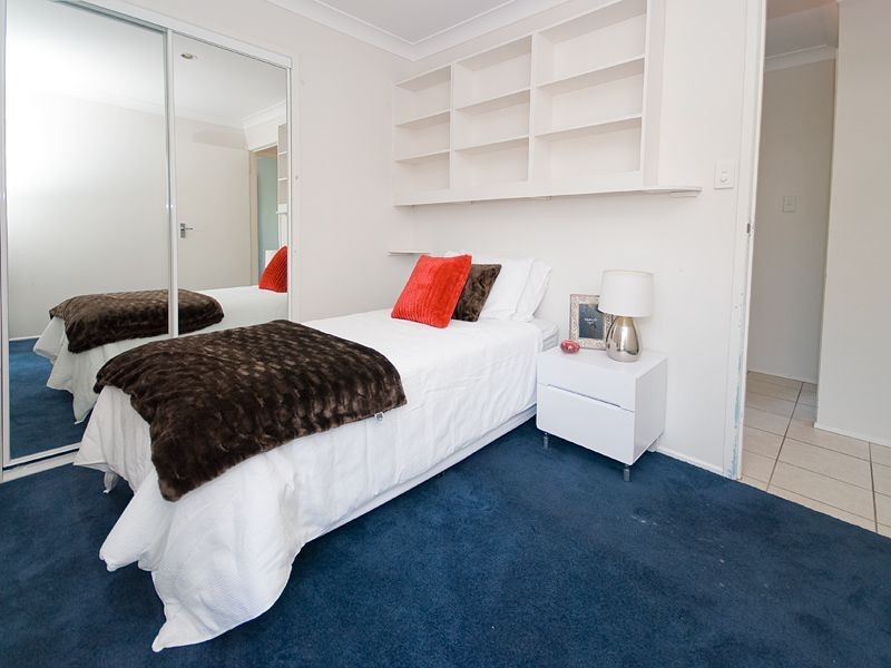 8 Neptune Street, Chapel Hill QLD 4069