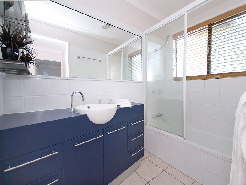 8 Neptune Street, Chapel Hill QLD 4069