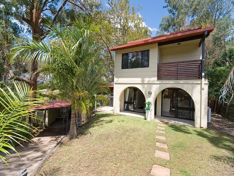 8 Neptune Street, Chapel Hill QLD 4069