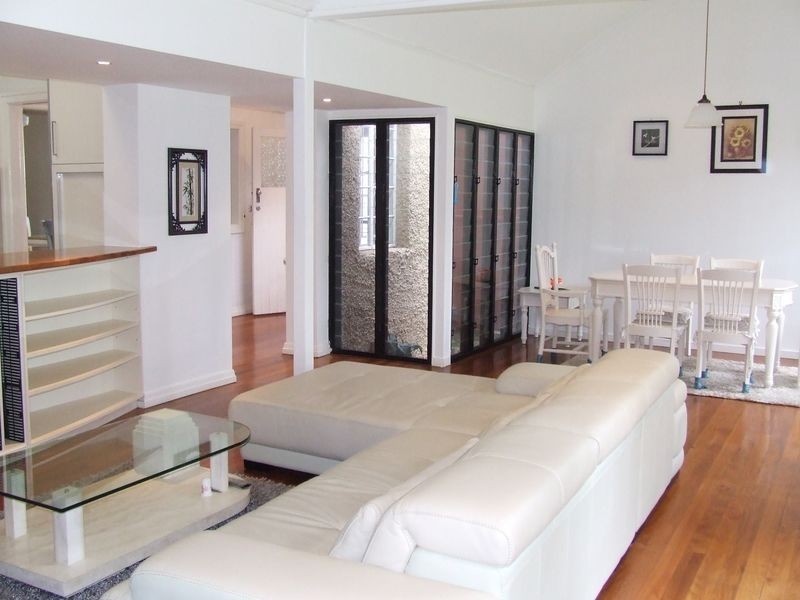 24 Acacia Ave, Graceville QLD 4075