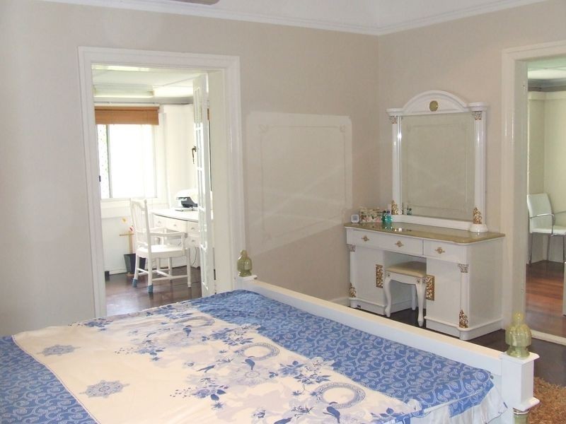 24 Acacia Ave, Graceville QLD 4075