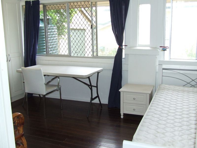 24 Acacia Ave, Graceville QLD 4075