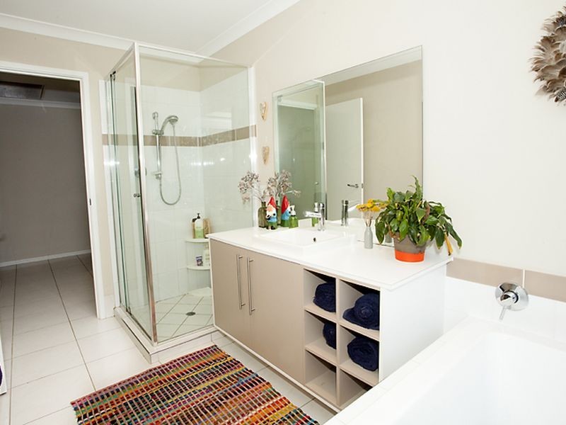 54 Westaway Crescent, Bellbowrie QLD 4070