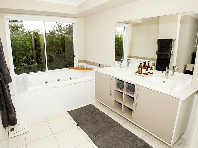 54 Westaway Crescent, Bellbowrie QLD 4070