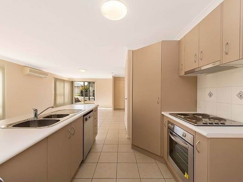 2/28 Golden Crest Place, Bellbowrie QLD 4070