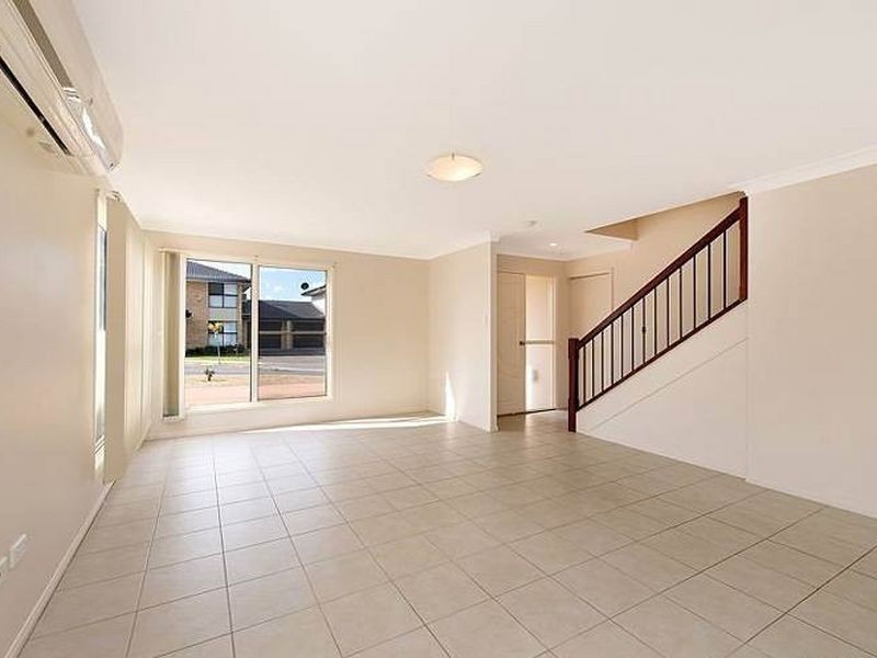 2/28 Golden Crest Place, Bellbowrie QLD 4070