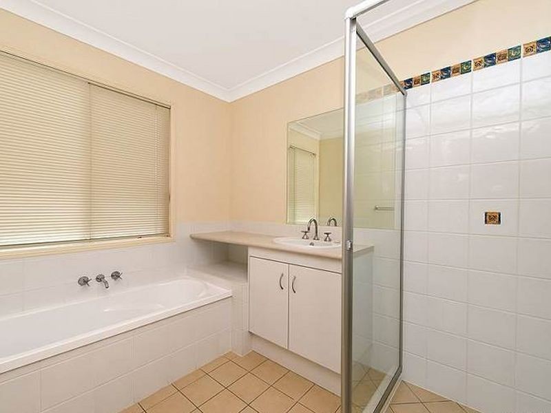 2/28 Golden Crest Place, Bellbowrie QLD 4070