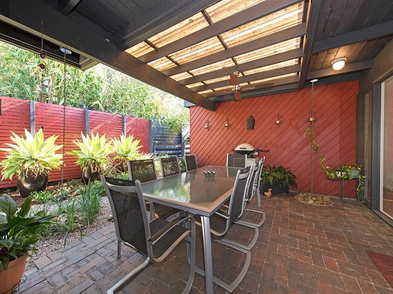 4 Sweetgum Street, Bellbowrie QLD 4070