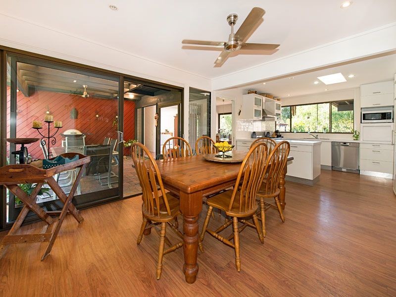 4 Sweetgum Street, Bellbowrie QLD 4070