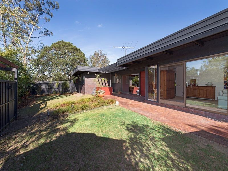 4 Sweetgum Street, Bellbowrie QLD 4070