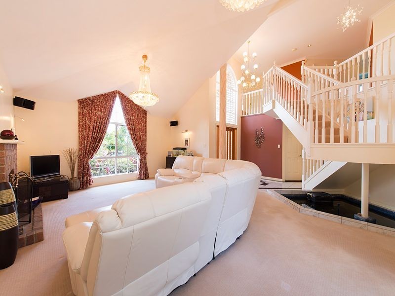 64 Pine County Place, Bellbowrie QLD 4070