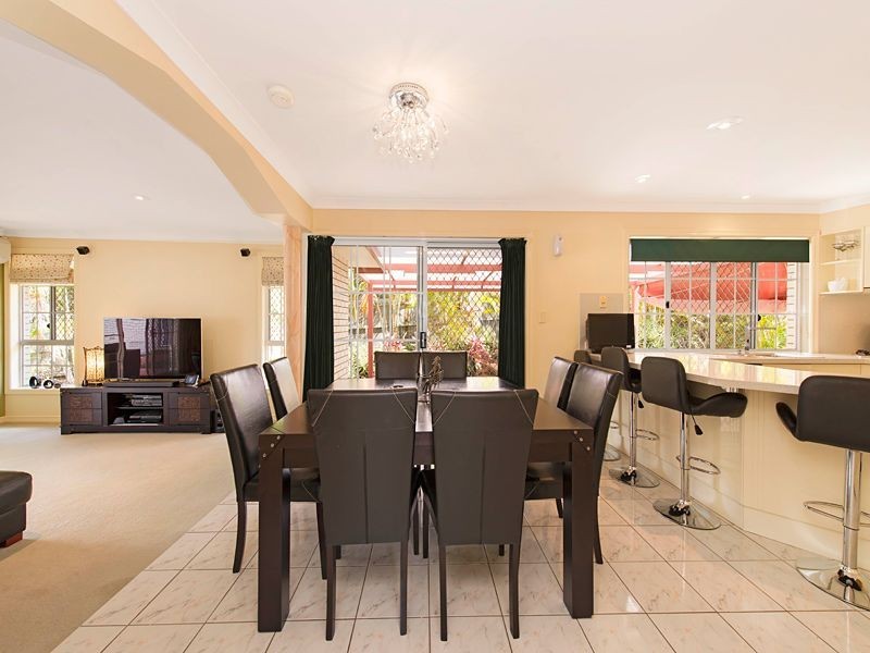 64 Pine County Place, Bellbowrie QLD 4070