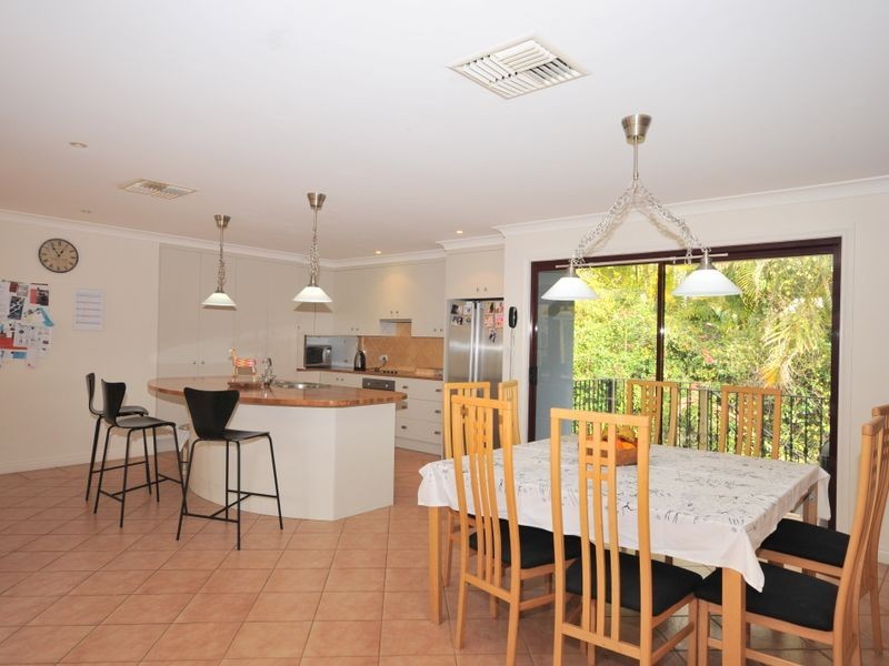 2 Ruth Miller Close, Fig Tree Pocket QLD 4069