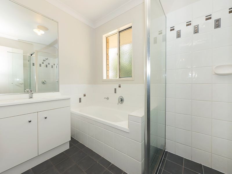 2/25 Golden Crest Place, Bellbowrie QLD 4070
