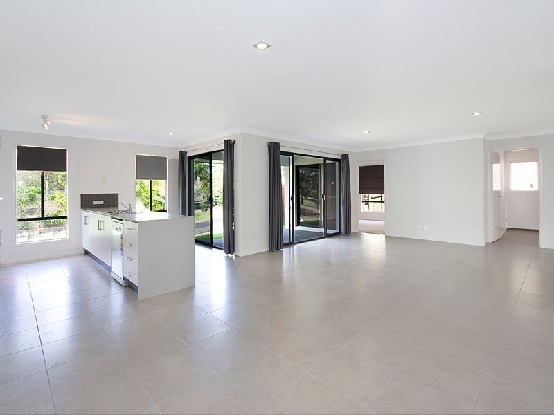 104 Fiddlewood Crescent, Bellbowrie QLD 4070