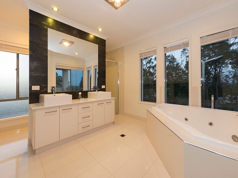 136 Paperbark Circuit, Moggill QLD 4070