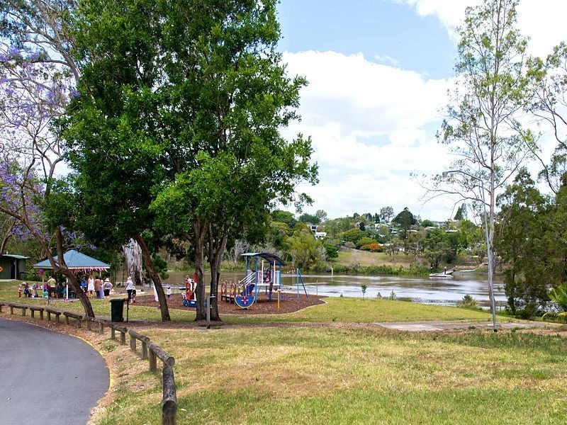 26 River Park Place, Fig Tree Pocket QLD 4069
