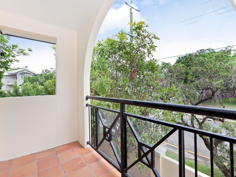 1/1 Laurence Street, St Lucia QLD 4067